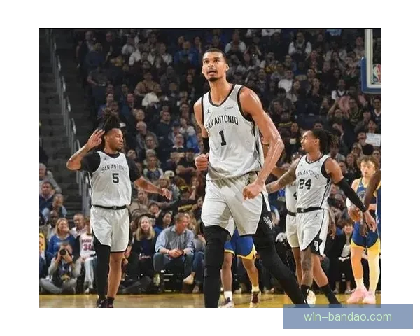 文班率马刺豪取十连胜22投16斩41分18板连场40+刷新多项纪录